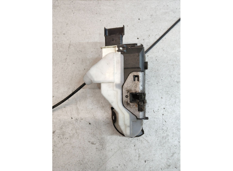 Замок двери передней левой к Peugeot 5008, 2010г.