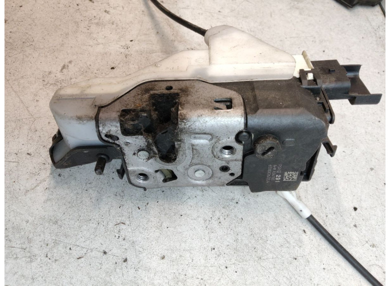 Замок двери передней левой к Peugeot 5008, 2010г.