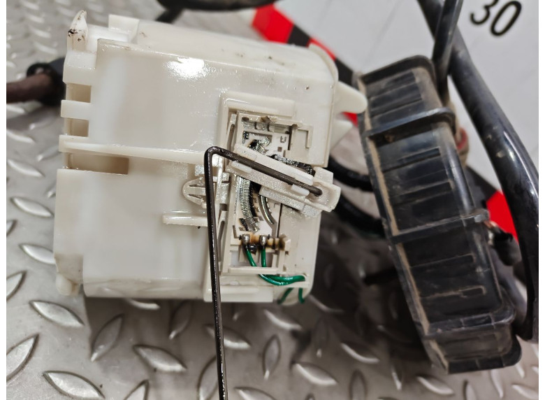 Колба в бак к Ford Focus, 2001г.