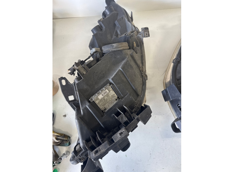 Фара передняя (комплект) к Renault Grand Scenic, 2009г.