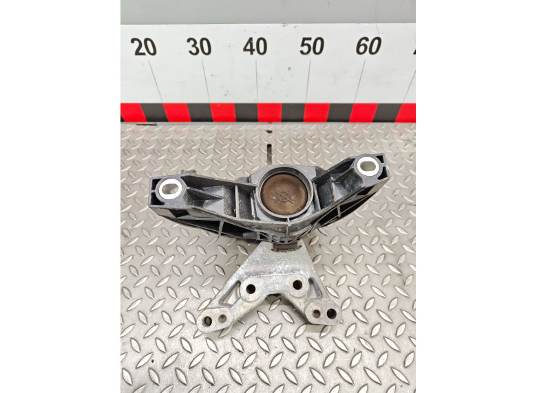 Подушка крепления двигателя к Peugeot 3008, 2020г.
