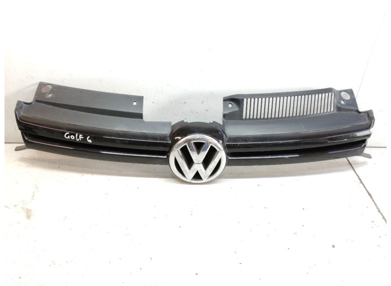 Решетка радиатора к Volkswagen Golf, 2011г.