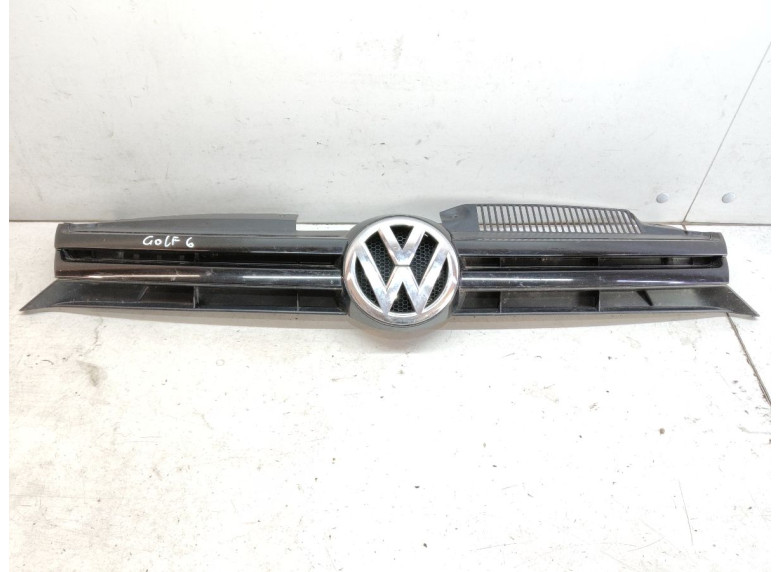 Решетка радиатора к Volkswagen Golf, 2011г.