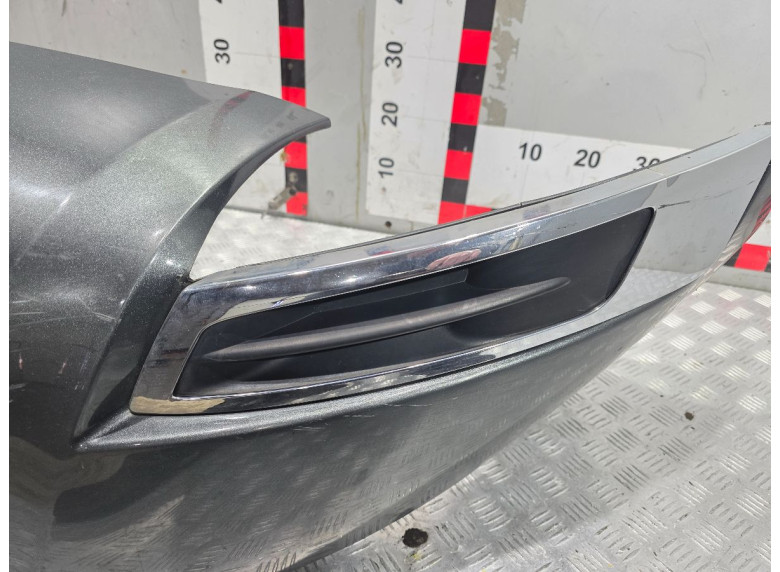 Заглушка (решетка) в бампер передний к Peugeot 5008, 2011г.