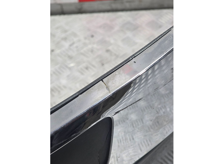Заглушка (решетка) в бампер передний к Peugeot 5008, 2011г.