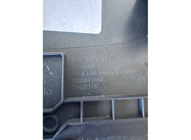 Накладка декоративная на торпедо к Peugeot 308, 2022г.