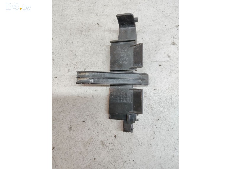 Кронштейн решетки радиатора к Volkswagen Transporter 1999 г.