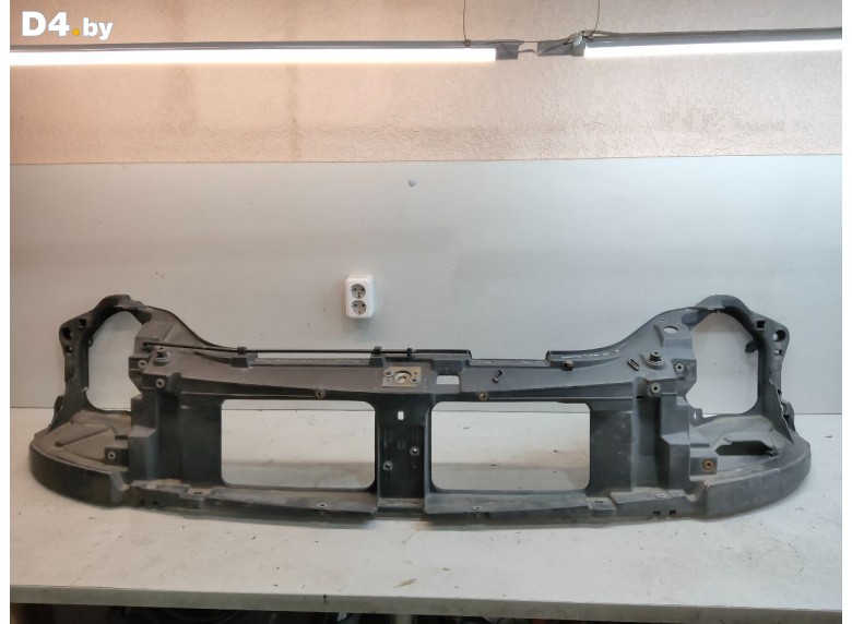 Передняя панель крепления облицовки (телевизор) к Renault Master 2005 г.