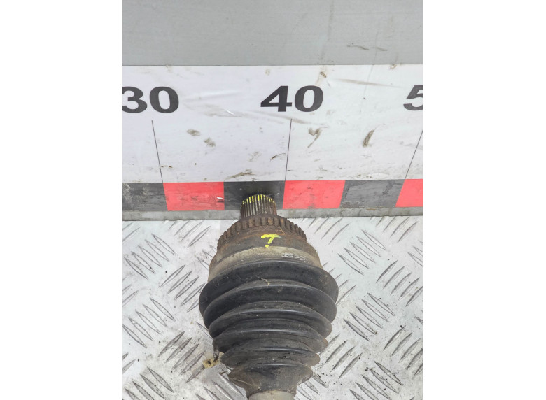 Полуось передняя левая (приводной вал, ШРУС) к Audi A6, 1995г.