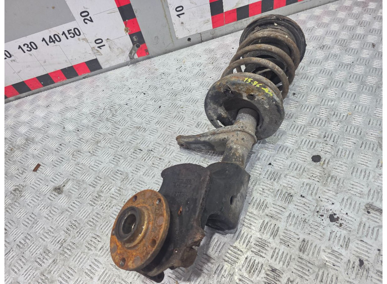 Кулак поворотный левый к Audi A6, 1995г.