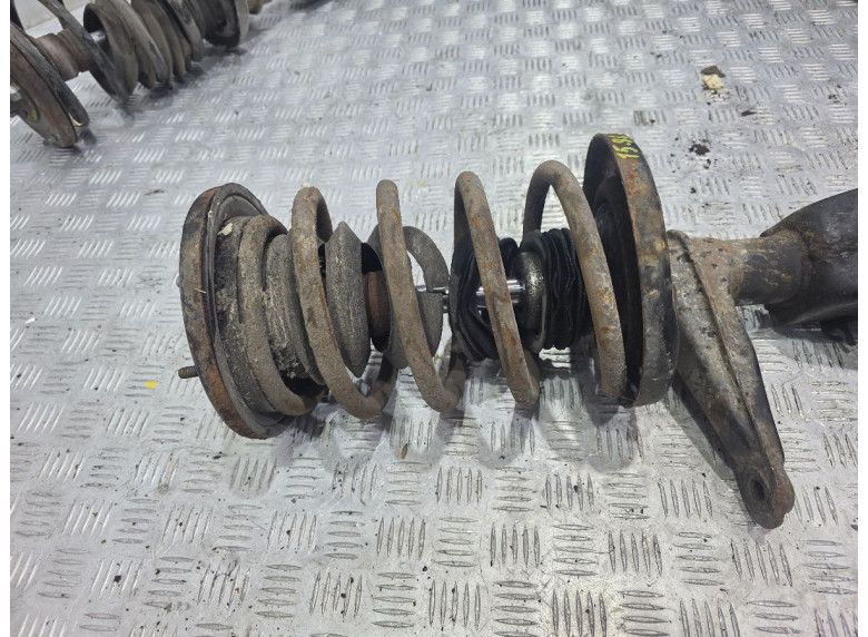 Кулак поворотный левый к Audi A6, 1995г.