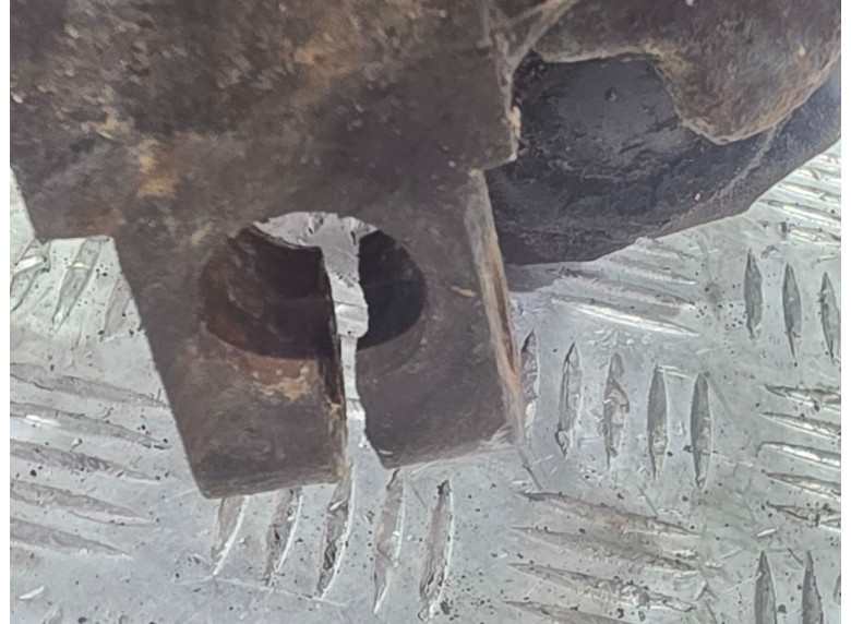 Кулак поворотный левый к Audi A6, 1995г.