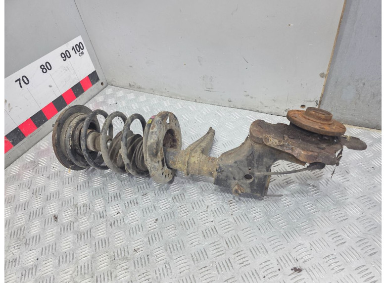 Кулак поворотный правый к Audi A6, 1995г.