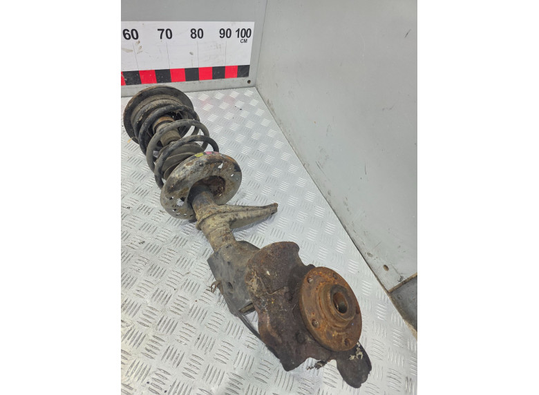 Кулак поворотный правый к Audi A6, 1995г.