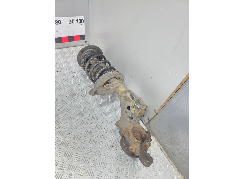 Кулак поворотный правый к Audi A6, 1995г.