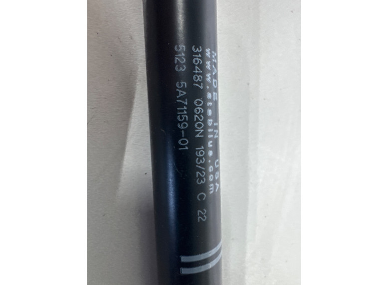 Амортизатор капота к BMW XM G09, 2023г.