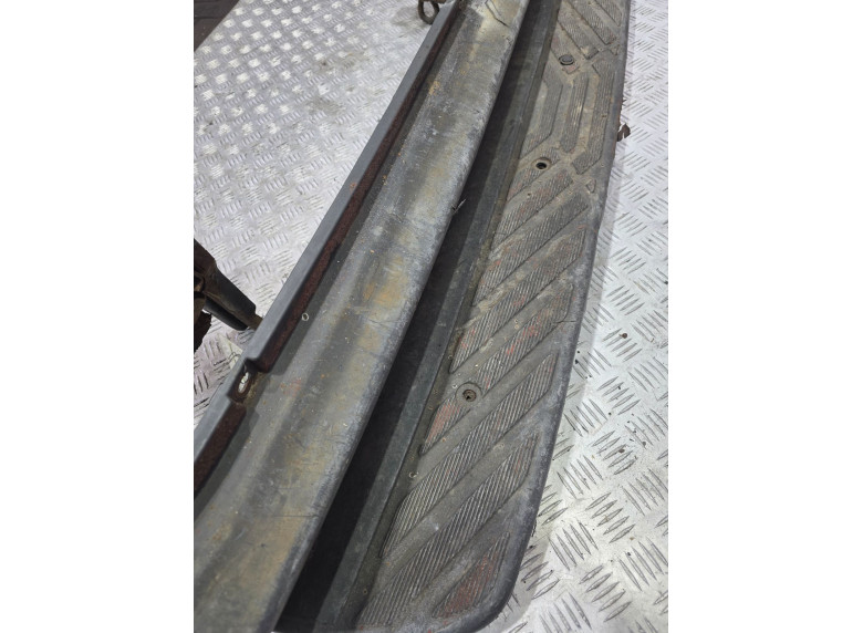 Подножка к Volkswagen Crafter, 2009г.