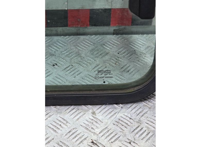 Стекло кузовное боковое левое к Fiat Ducato, 1999г.