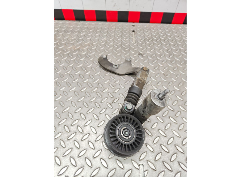 Натяжитель ремня генератора к Натяжитель ремня генератора к Volkswagen Passat 2001 г. Passat