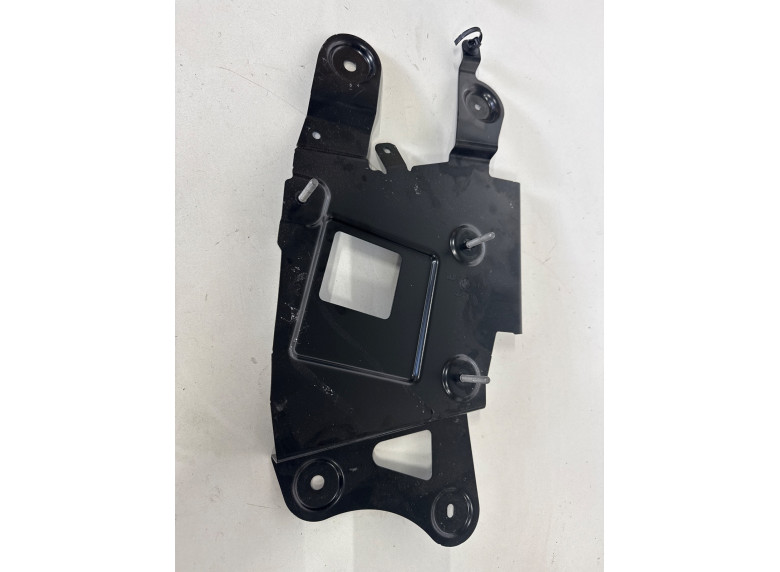 Кронштейн к BMW XM G09, 2023г.