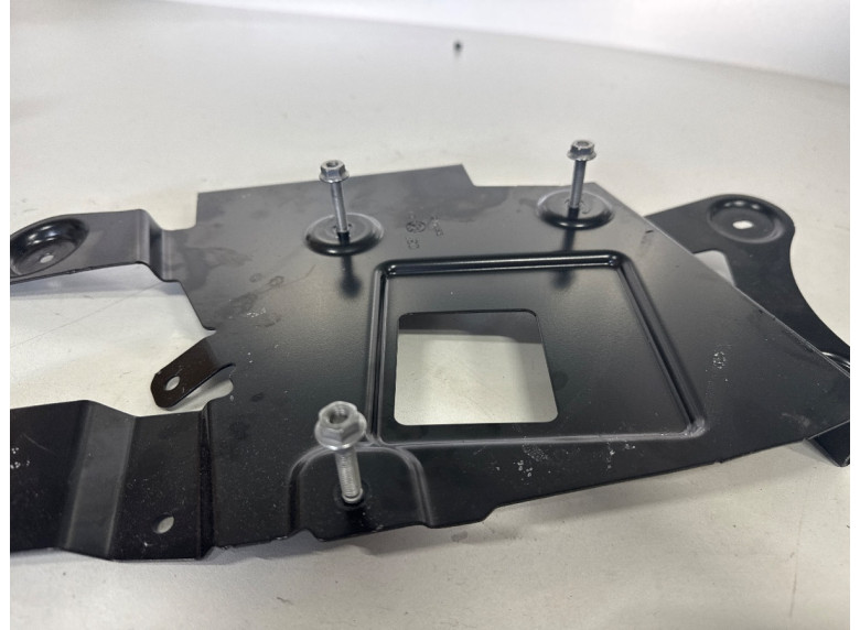 Кронштейн к BMW XM G09, 2023г.