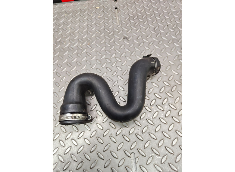 Патрубок интеркулера к Патрубок интеркулера к Volkswagen Passat 2001 г. Passat