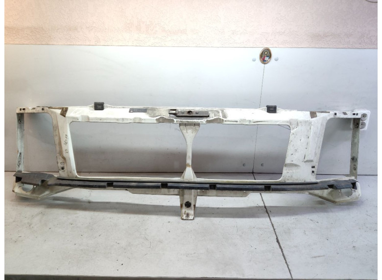 Передняя панель крепления облицовки (телевизор) к Volkswagen LT, 2002г.