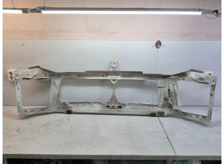 Передняя панель крепления облицовки (телевизор) к Volkswagen LT, 2002г.