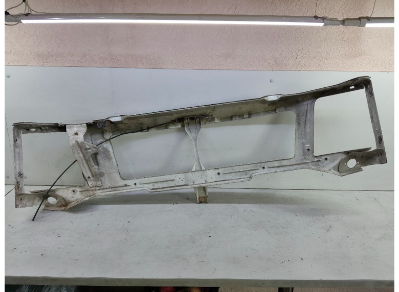 Передняя панель крепления облицовки (телевизор) к Volkswagen LT, 2002г.