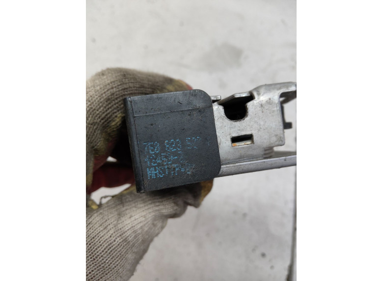 Замок капота к Volkswagen Transporter, 2016г.