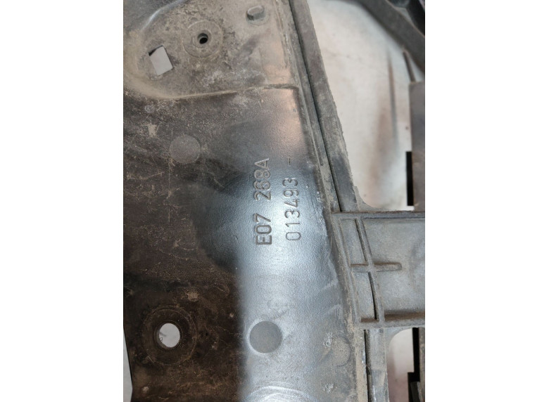 Передняя панель крепления облицовки (телевизор) к Renault Laguna, 2008г.