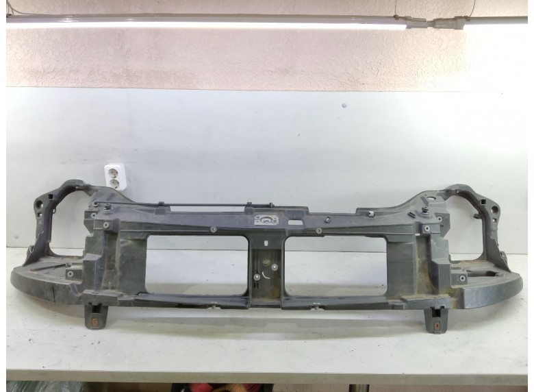 Передняя панель крепления облицовки (телевизор) к Renault Master