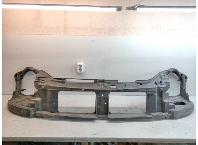 Передняя панель крепления облицовки (телевизор) к Renault Master