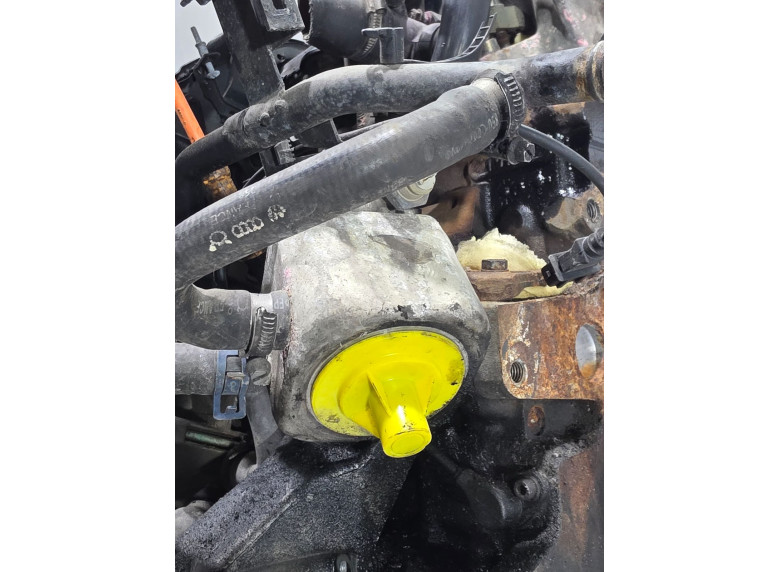 Теплообменник масляного фильтра к Volkswagen Passat, 1999г.