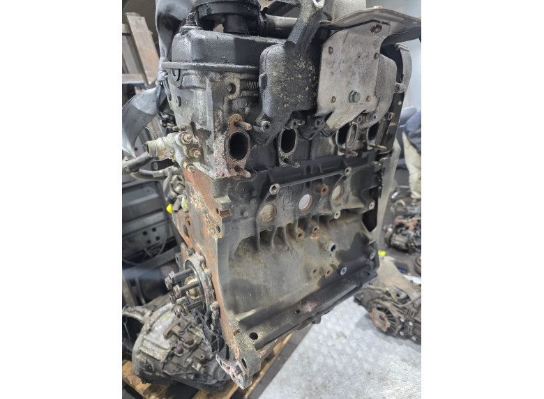 Двигатель к Audi A4, 1998г.