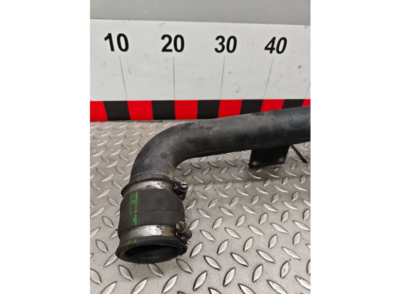 Патрубок интеркулера к Volkswagen Passat, 1999г.