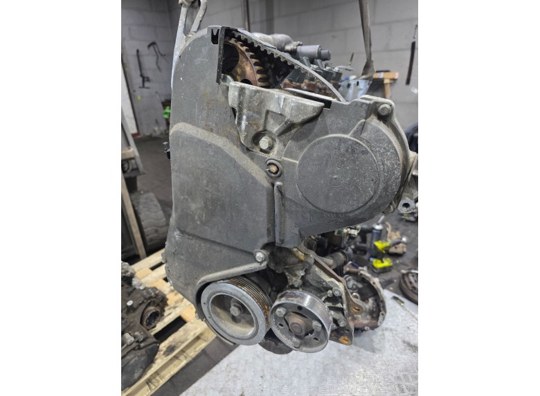 Двигатель к Двигатель к Renault Scenic 2001 г. Scenic