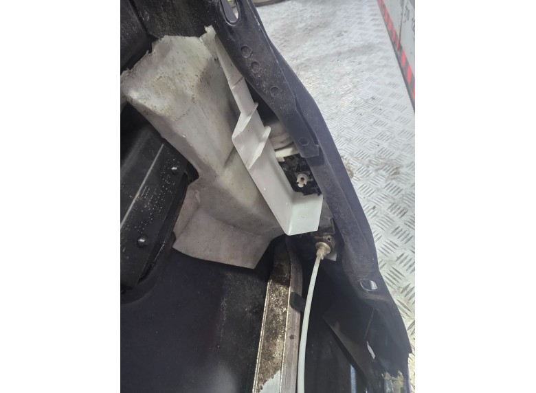 Замок двери передней правой к Замок двери передней правой к Audi A6 1995 г. A6