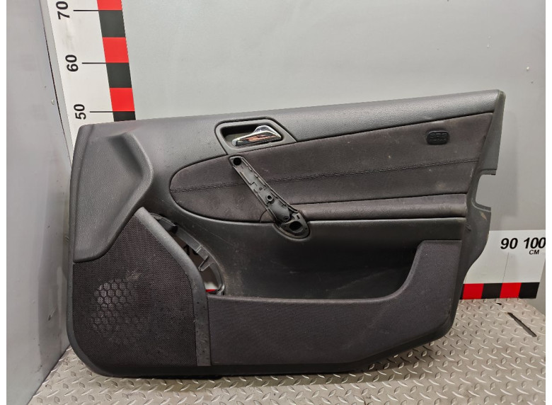 Обшивка двери передней правой (дверная карта) к Mercedes C W203, 2003г.