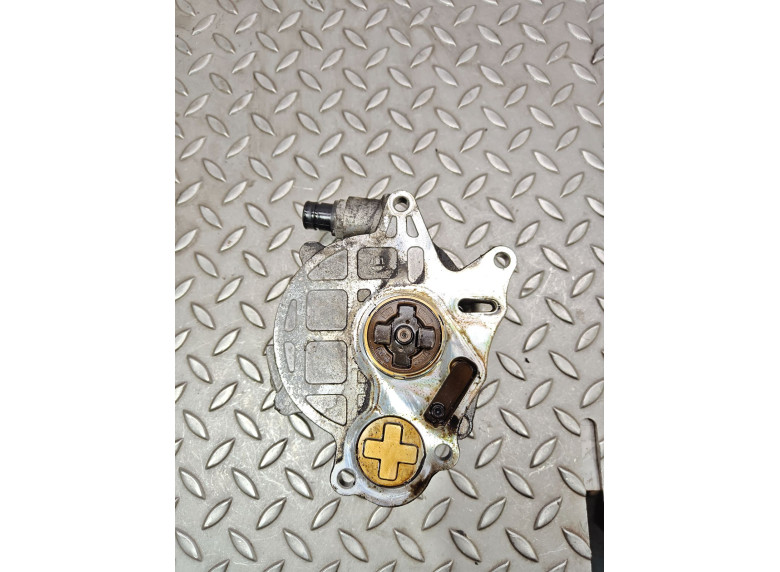 Насос вакуумный к Volkswagen Golf, 2009г.