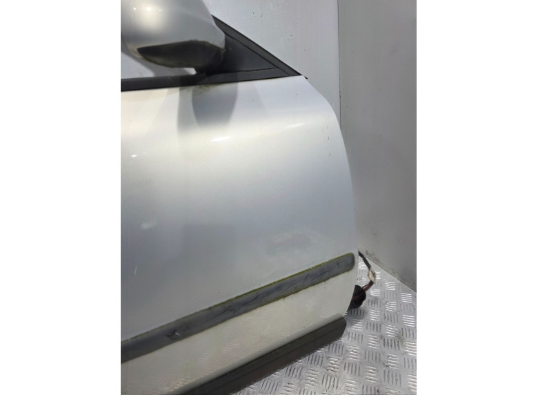 Дверь передняя правая к Volkswagen Passat, 1998г.