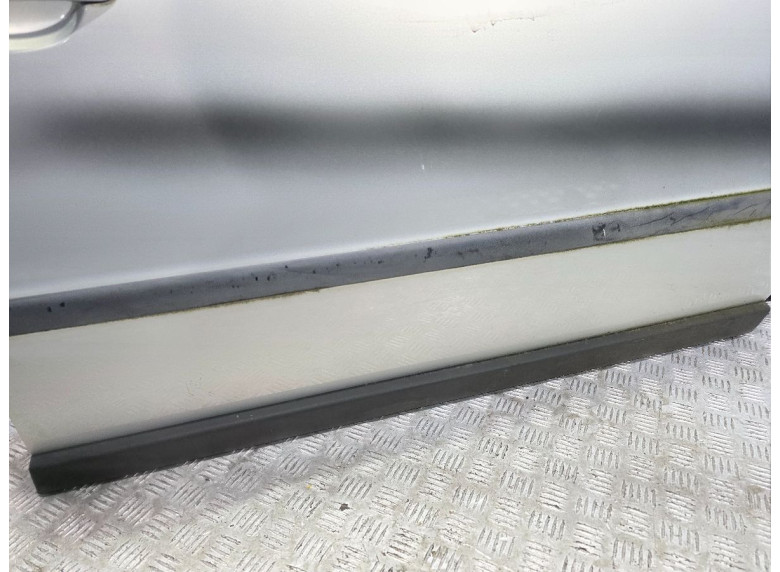 Дверь передняя правая к Volkswagen Passat, 1998г.