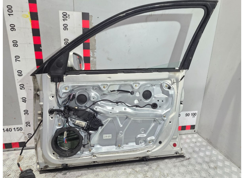 Дверь передняя правая к Volkswagen Passat, 1998г.