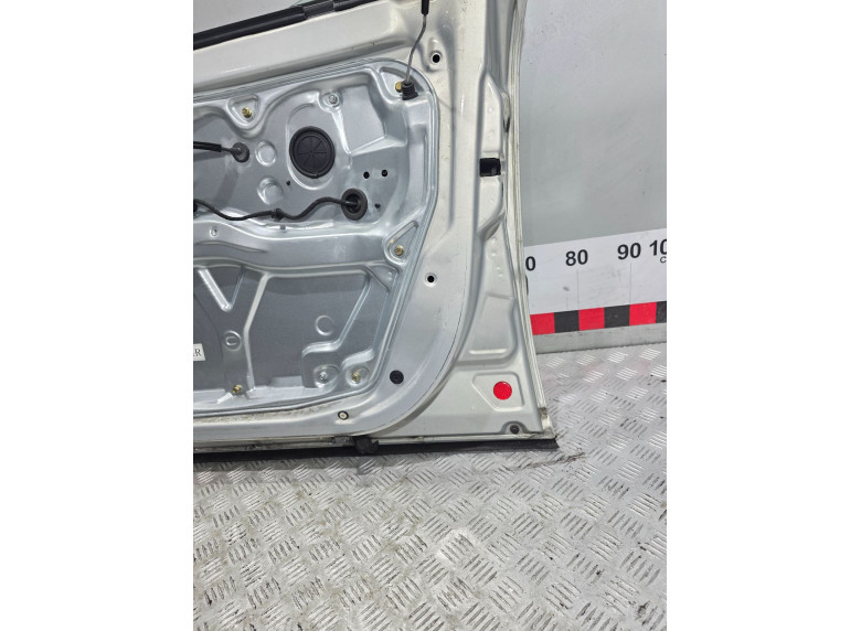 Дверь передняя правая к Volkswagen Passat, 1998г.