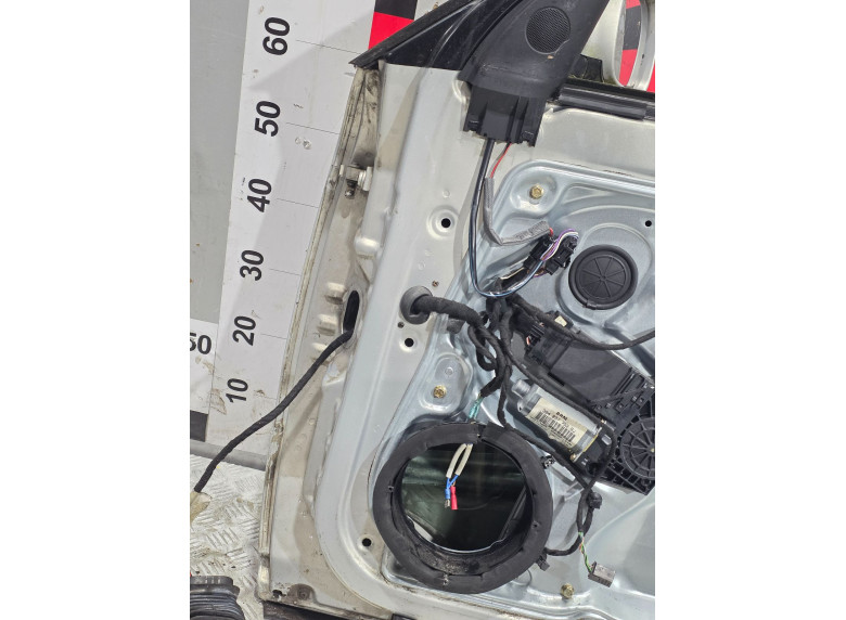 Дверь передняя правая к Volkswagen Passat, 1998г.