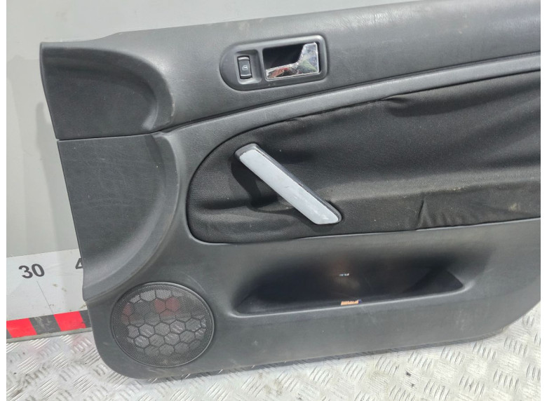 Обшивка двери передней правой (дверная карта) к Volkswagen Passat, 1998г.