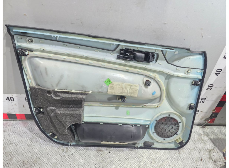 Обшивка двери передней правой (дверная карта) к Volkswagen Passat, 1998г.