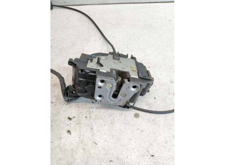 Замок двери задней правой к Замок двери задней правой к Renault Scenic 2013 г. Scenic