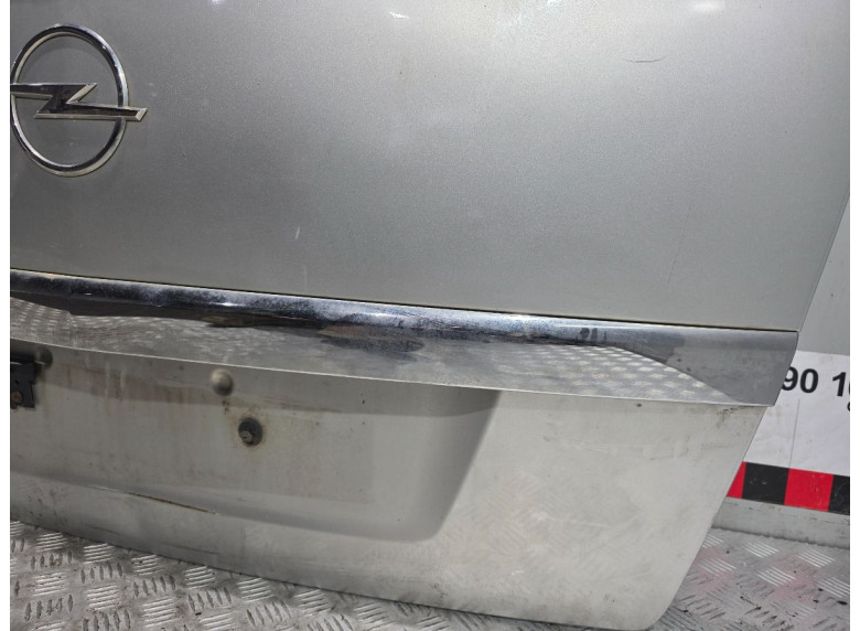 Накладка подсветки номера к Opel Zafira, 2010г.