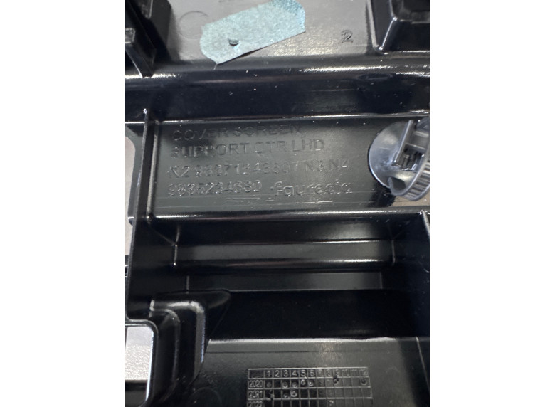 Накладка декоративная на торпедо к Peugeot 308, 2022г.